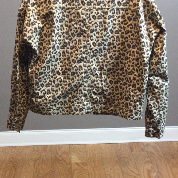 S Francesca’s Collections Anna Cai leopard jean jacket - Picture 9 of 16